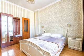 Мини-отель Mini-Hotel Sultan Нур-Султан Люкс с кроватью размера «king-size» и балконом-3
