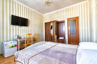 Мини-отель Mini-Hotel Sultan Нур-Султан Люкс с кроватью размера «king-size» и балконом-4