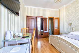 Мини-отель Mini-Hotel Sultan Нур-Султан Люкс с кроватью размера «king-size» и балконом-5